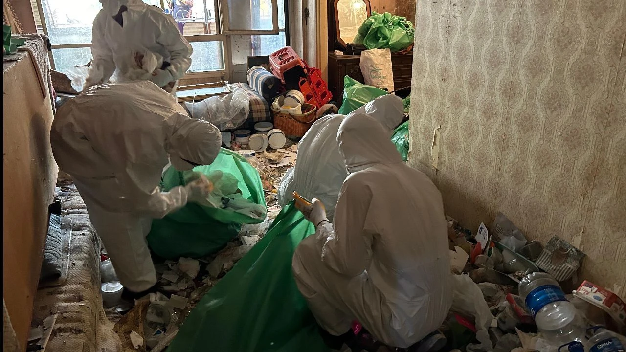 Entrümpelung :Die Räumung von Messie-Wohnungen erfordert besondere Fachkenntnisse und höchste Sorgfalt.